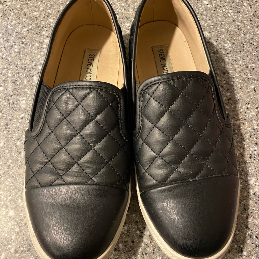 Steve Madden Zaander slip ons